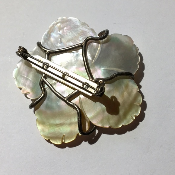 Mother of Pearl Flower Pin Brooch VINTAGE EUC - Picture 4 of 4